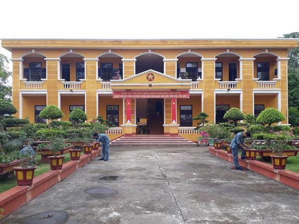 “xay-dung-va-quan-ly-doanh-trai-chinh-quy-xanh-sach-dep”-o-quan-chung-phong-khong-khong-quan