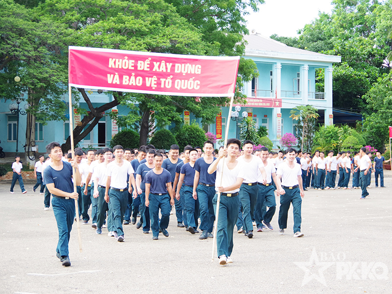 Sư đo&agrave;n 367 v&agrave; Sư đo&agrave;n 370 tổ chức tham gia hoạt động đi bộ &ldquo;C&ugrave;ng Việt Nam tiến bước&rdquo;