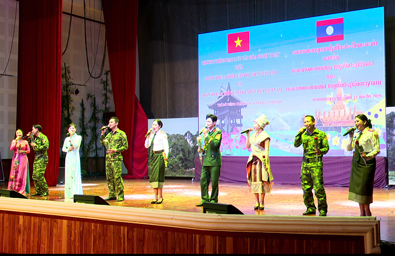 Đoàn Sĩ quan trẻ Quân đội nhân dân Việt Nam hội đàm chính thức cùng Đoàn sĩ quan trẻ Quân đội nhân dân Lào