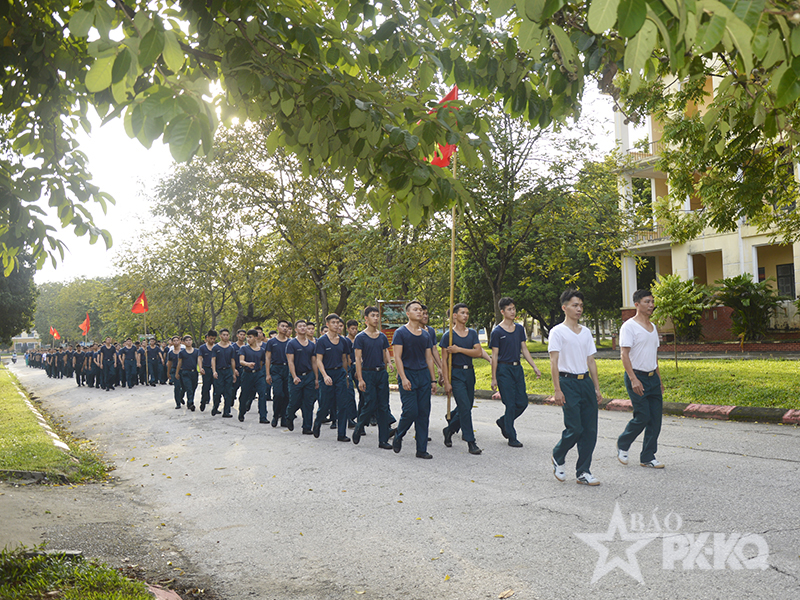 C&aacute;c đơn vị trong Qu&acirc;n chủng Ph&ograve;ng kh&ocirc;ng-Kh&ocirc;ng qu&acirc;n hưởng ứng hoạt động đi bộ &ldquo;C&ugrave;ng Việt Nam tiến bước&rdquo;