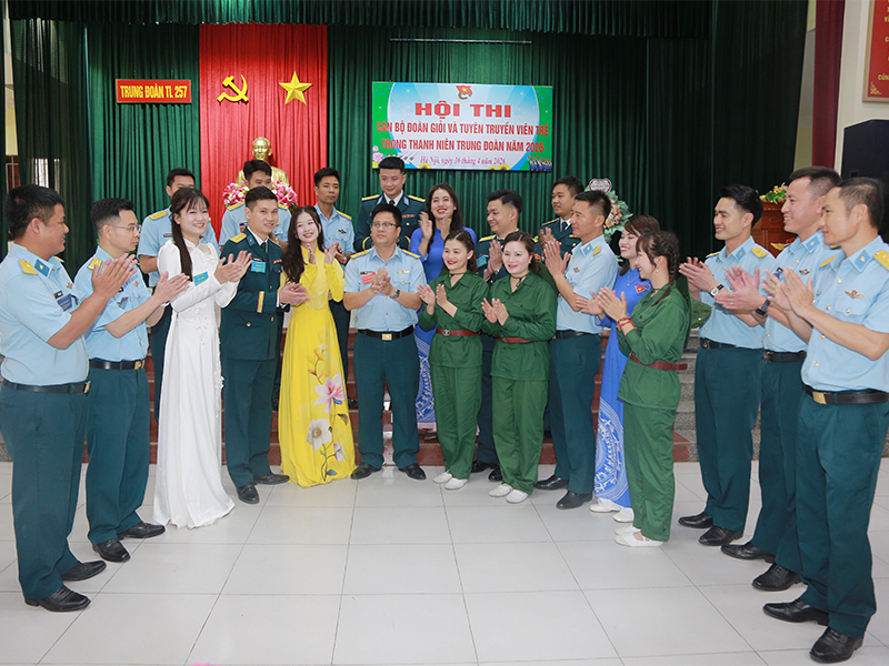 Nâng cao chất lượng tuyên truyền viên trẻ và “thủ lĩnh Đoàn” ở Trung đoàn 257