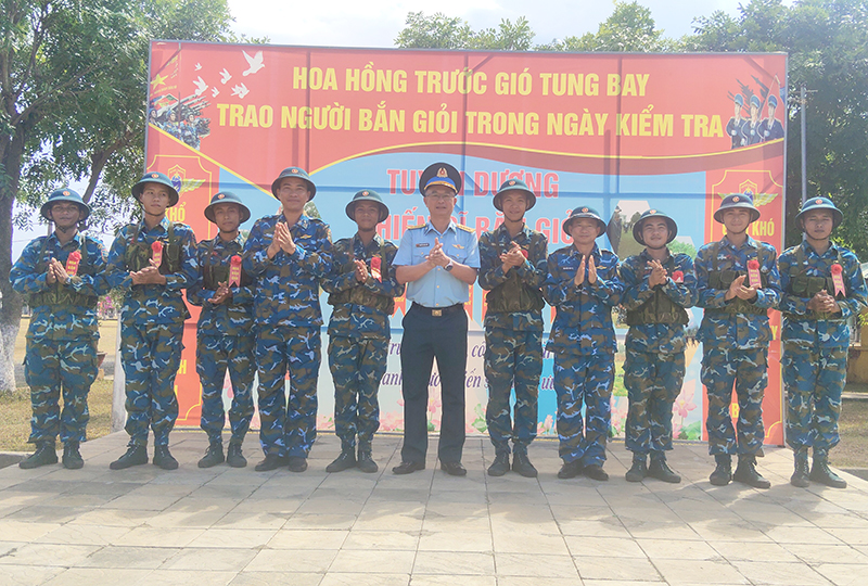 Sư đoàn 375 hoàn thành nội dung kiểm tra “3 tiếng nổ” cho chiến sĩ mới