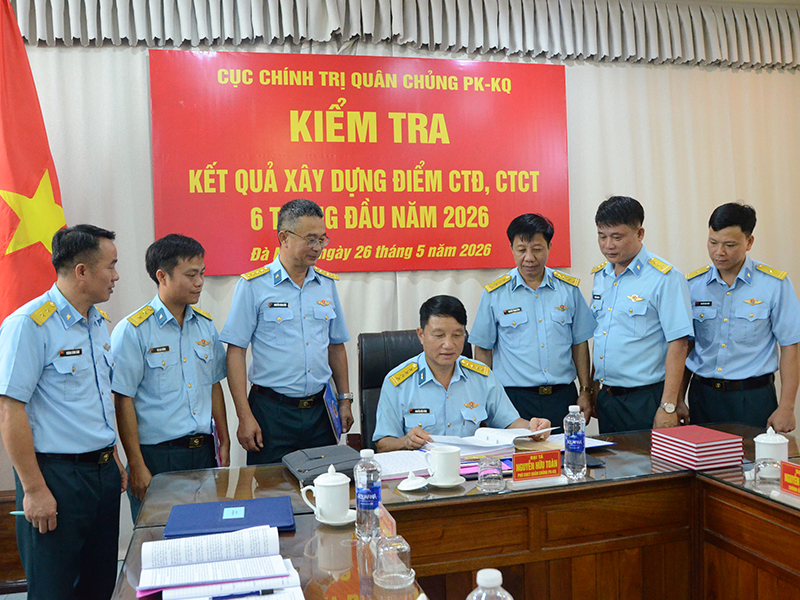 Quân chủng Phòng không - Không quân kiểm tra Trung đoàn 282 xây dựng “điểm” công tác Đảng, công tác chính trị