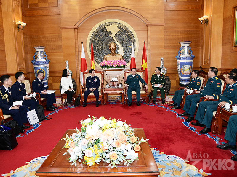 Tham mưu trưởng Lực lượng tự vệ tr&ecirc;n kh&ocirc;ng Nhật Bản thăm v&agrave; l&agrave;m việc tại Qu&acirc;n chủng Ph&ograve;ng kh&ocirc;ng-Kh&ocirc;ng qu&acirc;n