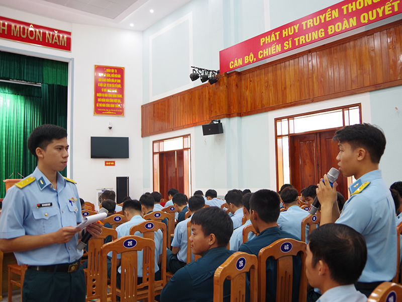 Đoàn cơ sở Trung đoàn 910 tổ chức tọa đàm thanh niên về công tác tư tưởng, chấp hành nghiêm kỷ luật