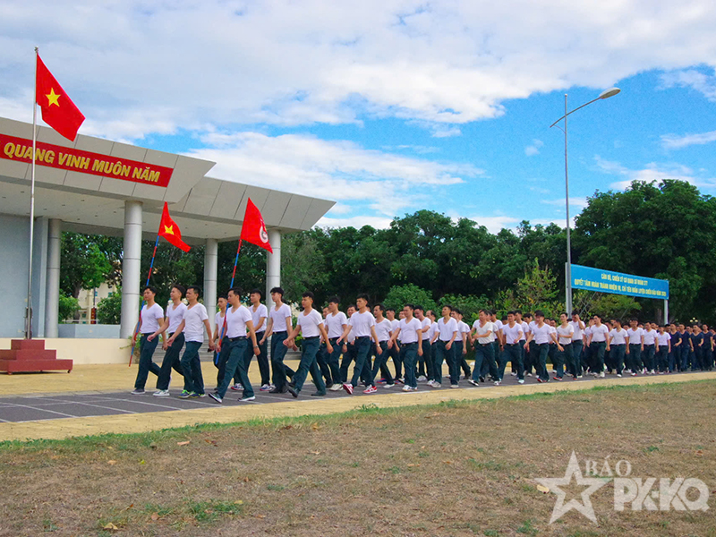 Các đơn vị trong Quân chủng Phòng không-Không quân hưởng ứng hoạt động đi bộ “Cùng Việt Nam tiến bước”