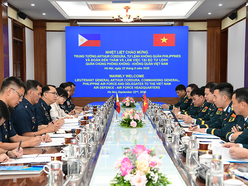 Tư lệnh Không quân Phillipines đến thăm và làm việc tại Quân chủng Phòng không-Không quân