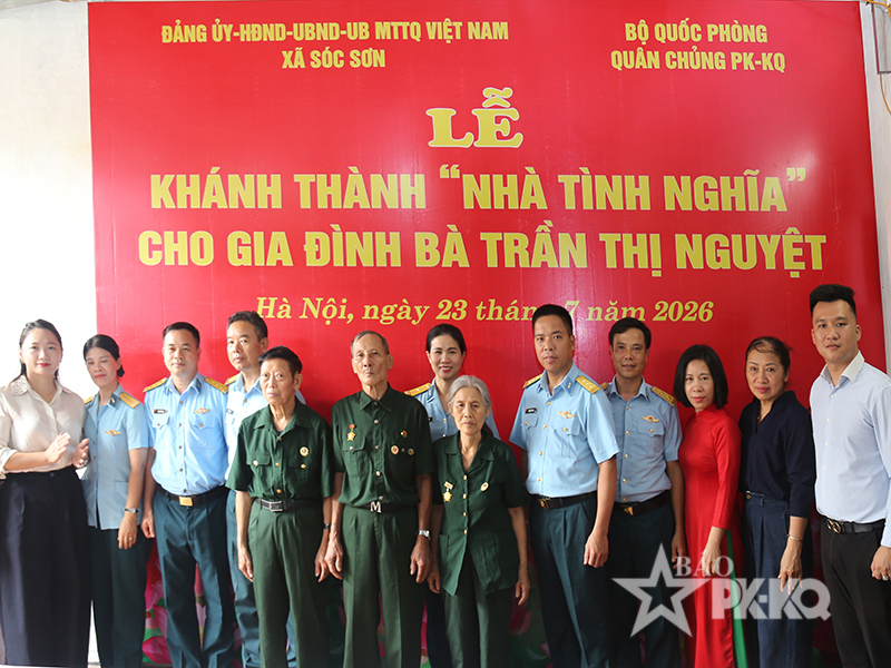 Quân chủng Phòng không-Không quân khánh thành và bàn giao nhà tình nghĩa tặng gia đình bà Trần Thị Nguyệt