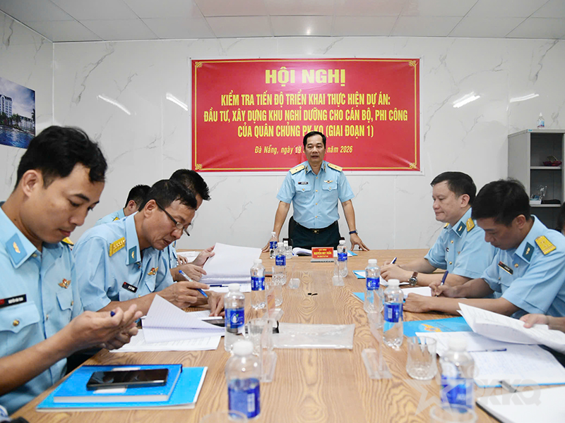 Thiếu tướng Nguyễn Huy Tuấn - Phó Chính ủy Quân chủng PK-KQ kiểm tra tiến độ Dự án đầu tư xây dựng Khu nghỉ dưỡng cho cán bộ, phi công giai đoạn 1