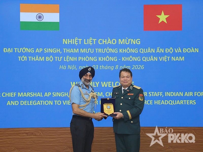 Tham mưu trưởng Không quân Ấn Độ thăm Bộ Tư lệnh Quân chủng Phòng không-Không quân