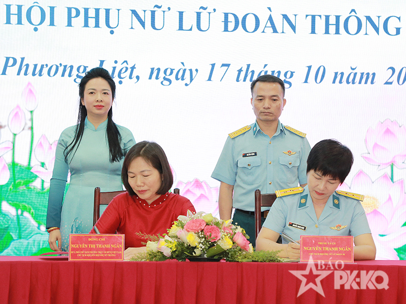 Hội Phụ nữ Lữ đoàn 26 và Hội Phụ nữ phường Phương Liệt, TP Hà Nội ký kết giao ước kết nghĩa