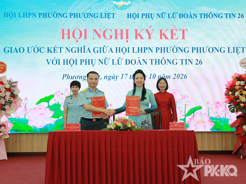 Hội Phụ nữ Lữ đoàn 26 và Hội Phụ nữ phường Phương Liệt, TP Hà Nội ký kết giao ước kết nghĩa