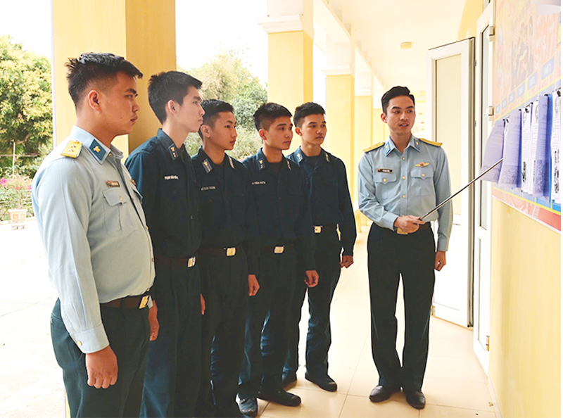 Trung đoàn 293 thi đua lập công mừng Ngày truyền thống