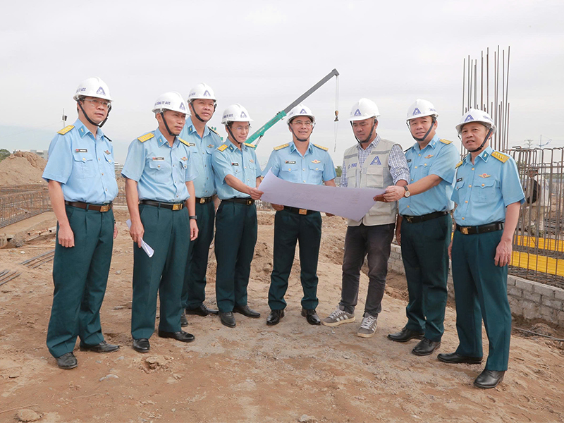 L&iacute;nh thợ ACC l&agrave;m việc &ldquo;xuy&ecirc;n lễ&rdquo; tr&ecirc;n những c&ocirc;ng tr&igrave;nh trọng điểm