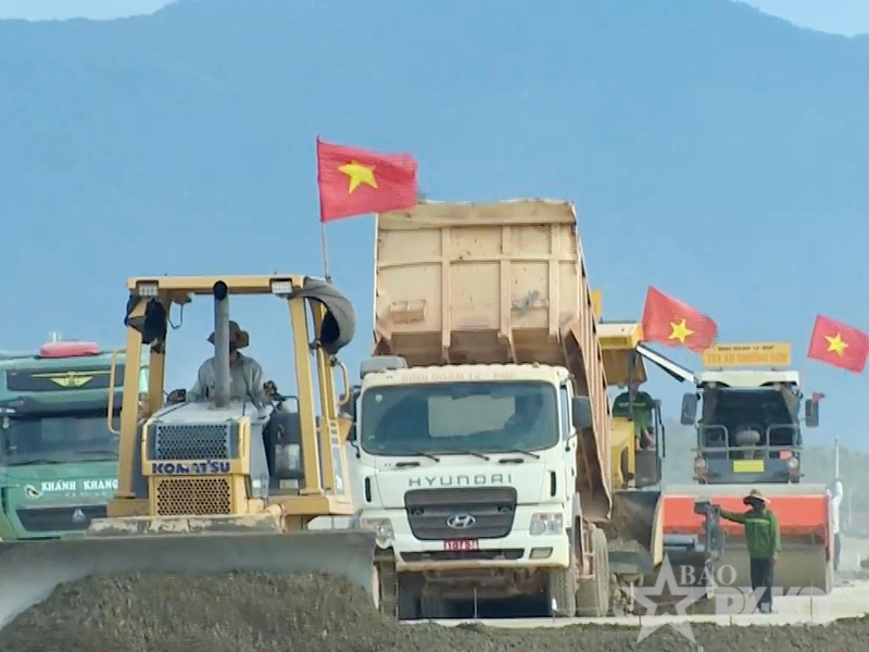 L&iacute;nh thợ ACC l&agrave;m việc &ldquo;xuy&ecirc;n lễ&rdquo; tr&ecirc;n những c&ocirc;ng tr&igrave;nh trọng điểm