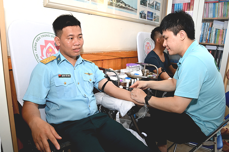 Lan tỏa phong tr&agrave;o hiến m&aacute;u t&igrave;nh nguyện trong tuổi trẻ Sư đo&agrave;n 361
