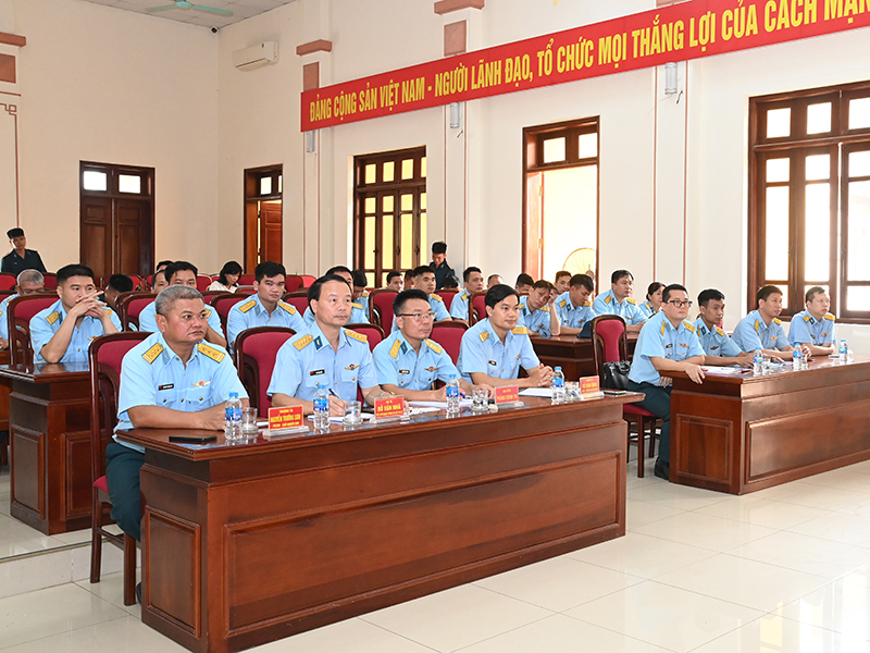 Đo&agrave;n cơ sở K332 toạ đ&agrave;m về gi&aacute;o dục, quản l&yacute; tư tưởng, x&acirc;y dựng ch&iacute;nh quy, quản l&yacute; kỷ luật, chấp h&agrave;nh ph&aacute;p luật Nh&agrave; nước, kỷ luật Qu&acirc;n đội  v&agrave; bảo đảm an to&agrave;n trong c&aacute;c hoạt động