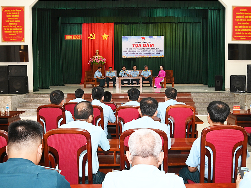 Đo&agrave;n cơ sở K332 toạ đ&agrave;m về gi&aacute;o dục, quản l&yacute; tư tưởng, x&acirc;y dựng ch&iacute;nh quy, quản l&yacute; kỷ luật, chấp h&agrave;nh ph&aacute;p luật Nh&agrave; nước, kỷ luật Qu&acirc;n đội  v&agrave; bảo đảm an to&agrave;n trong c&aacute;c hoạt động