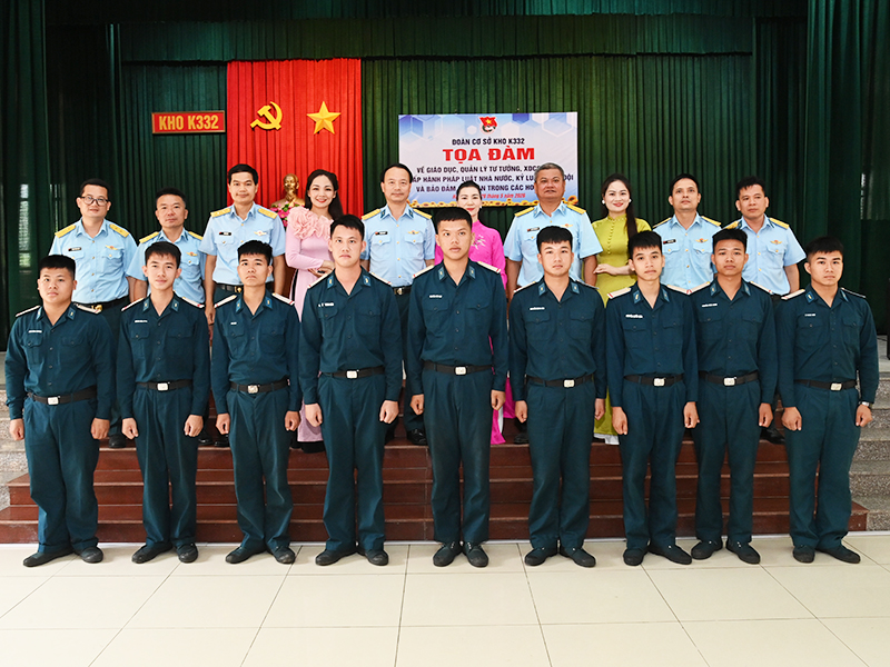 Đo&agrave;n cơ sở K332 toạ đ&agrave;m về gi&aacute;o dục, quản l&yacute; tư tưởng, x&acirc;y dựng ch&iacute;nh quy, quản l&yacute; kỷ luật, chấp h&agrave;nh ph&aacute;p luật Nh&agrave; nước, kỷ luật Qu&acirc;n đội  v&agrave; bảo đảm an to&agrave;n trong c&aacute;c hoạt động