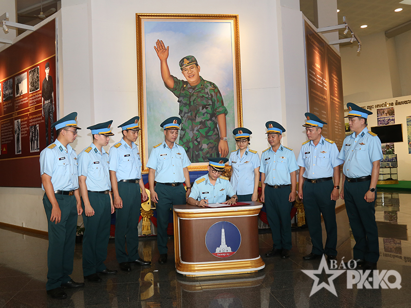 Đoàn sĩ quan trẻ Quân chủng Phòng không-Không quân Việt Nam bắt đầu các hoạt động giao lưu lần thứ 3 tại Campuchia năm 2026
