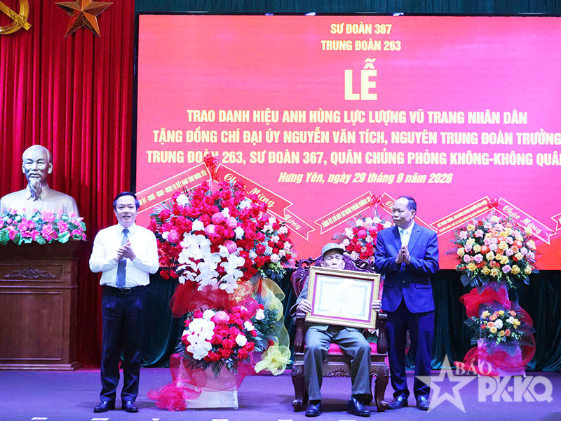Trung đoàn 263 tổ chức Lễ trao danh hiệu “Anh hùng Lực lượng vũ trang nhân dân”cho Đại úy Nguyễn Văn Tích