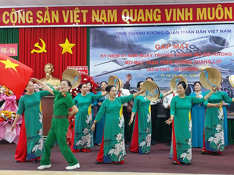 Gặp mặt kỷ niệm 61 năm ngày Không quân nhân dân Việt Nam ra quân đánh thắng trận đầu