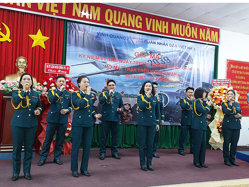Gặp mặt kỷ niệm 61 năm ngày Không quân nhân dân Việt Nam ra quân đánh thắng trận đầu