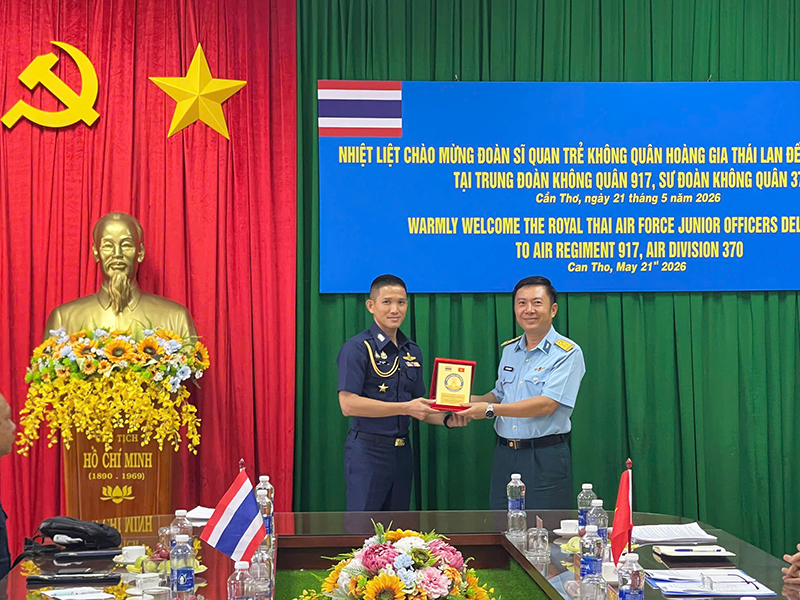 Đoàn Sĩ quan trẻ lực lượng Không quân Thái Lan thăm và giao lưu tại Trung đoàn Không quân 917
