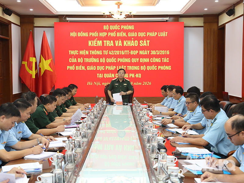 Hội đồng Phối hợp phổ biến, giáo dục pháp luật Bộ Quốc phòng kiểm tra tại các đơn vị Quân chủng Phòng không - Không quân