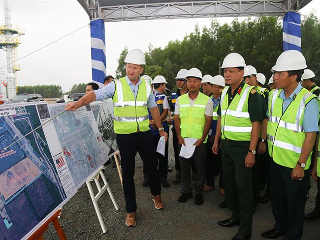 bo-quoc-phong-kiem-tra-tien-do-thuc-hien-du-an-xu-ly-o-nhiem-dioxin-khu-vuc-san-bay-bien-hoa