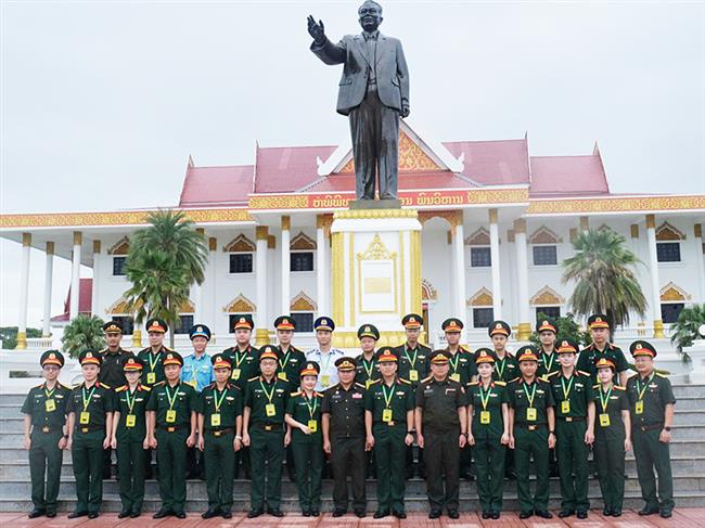 doan-si-quan-tre-quan-doi-nhan-dan-viet-nam-dang-hoa-tuong-niem-chu-tich-kaysone-phomvihane